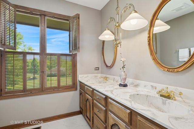 26 Beechnut Drive, South Barrington, IL 60010