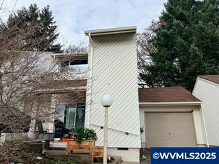 1450 SW Bridlewood Dr, Dallas, OR 97338