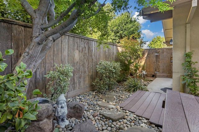 40 W Lancaster Dr, Stockton, CA 95207