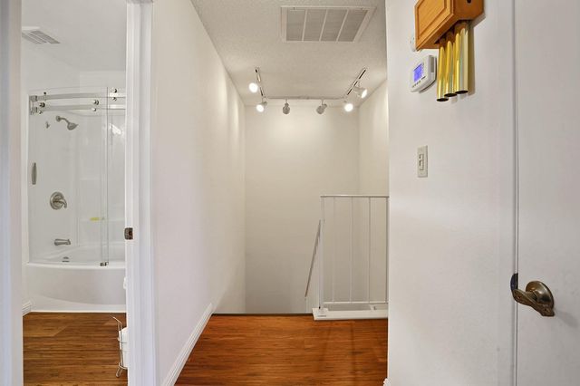 40 W Lancaster Dr, Stockton, CA 95207