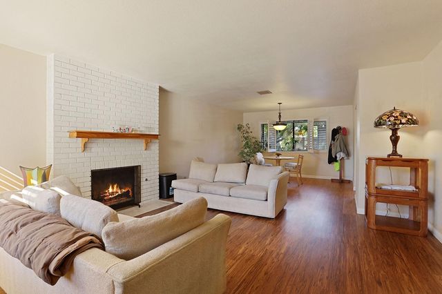 40 W Lancaster Dr, Stockton, CA 95207