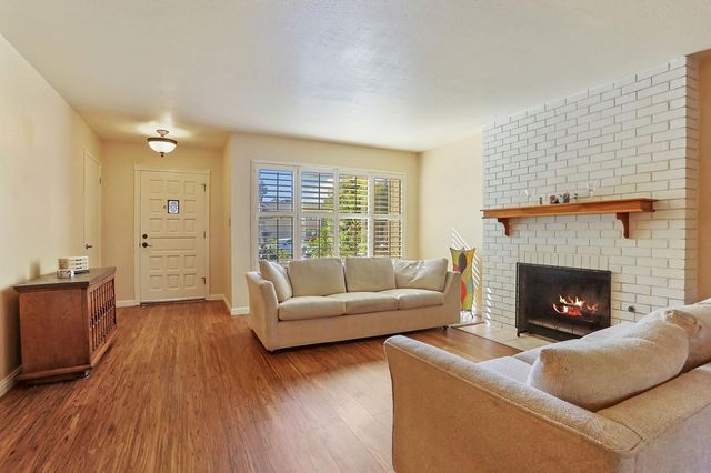 40 W Lancaster Dr, Stockton, CA 95207