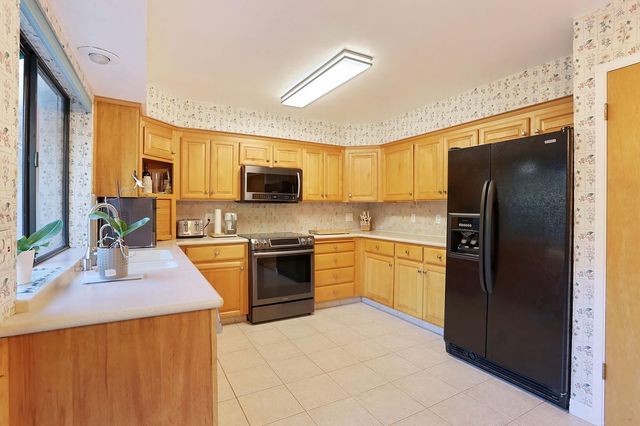 40 W Lancaster Dr, Stockton, CA 95207