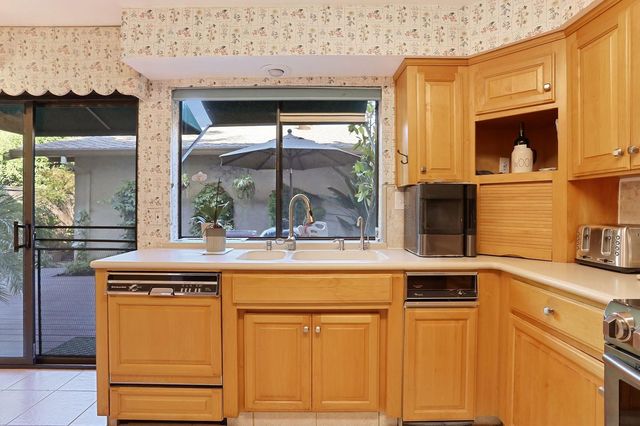 40 W Lancaster Dr, Stockton, CA 95207
