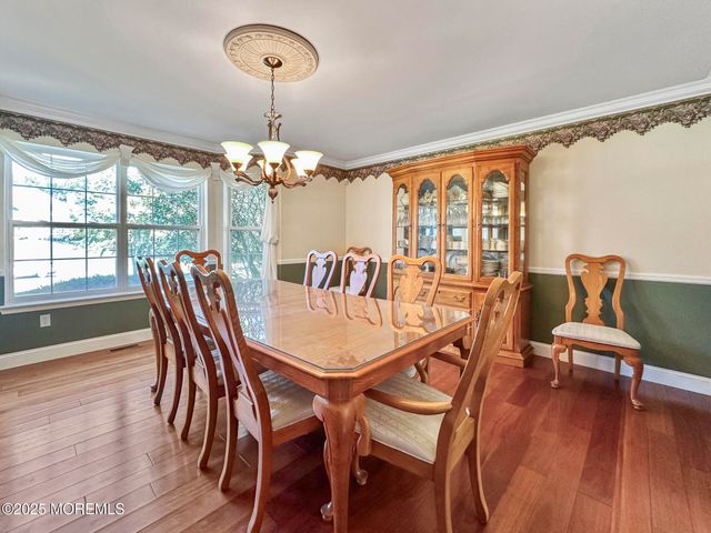 5 Twin Oaks Court, Jackson, NJ 08527