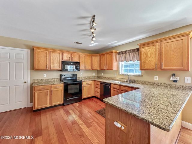 5 Twin Oaks Court, Jackson, NJ 08527