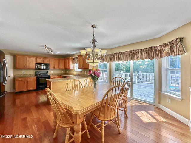 5 Twin Oaks Court, Jackson, NJ 08527