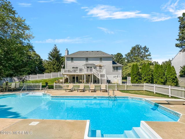 5 Twin Oaks Court, Jackson, NJ 08527