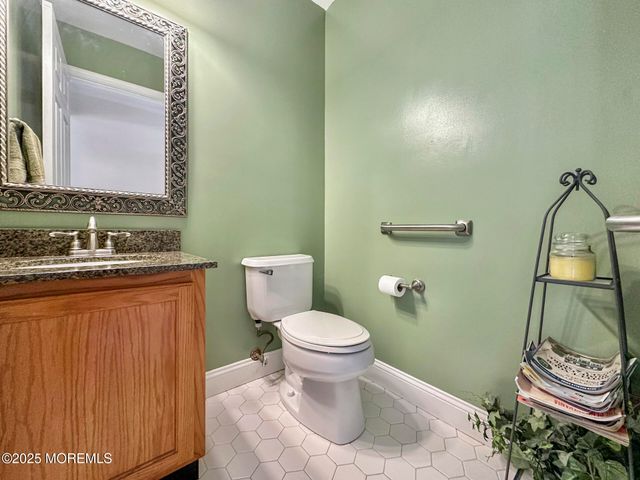 5 Twin Oaks Court, Jackson, NJ 08527