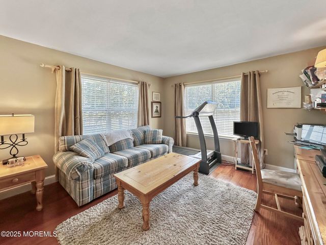 5 Twin Oaks Court, Jackson, NJ 08527