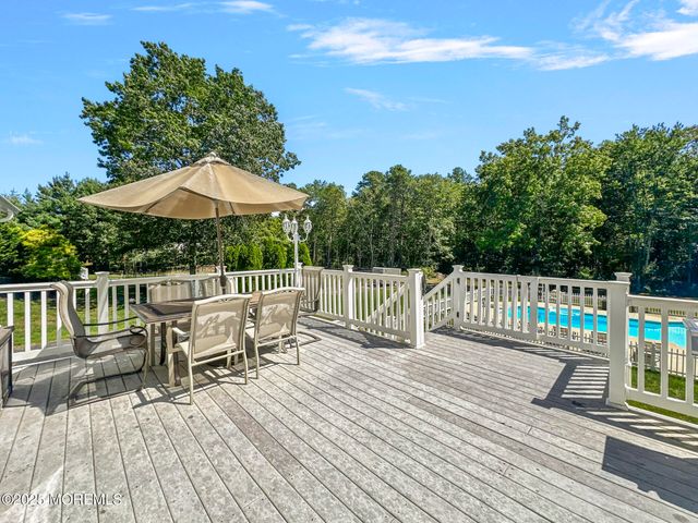 5 Twin Oaks Court, Jackson, NJ 08527