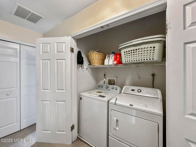 5 Twin Oaks Court, Jackson, NJ 08527