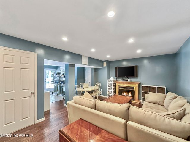 5 Twin Oaks Court, Jackson, NJ 08527