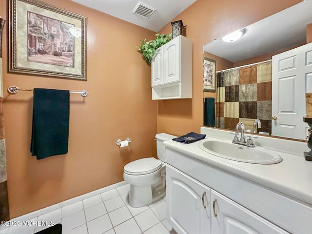 5 Twin Oaks Court, Jackson, NJ 08527