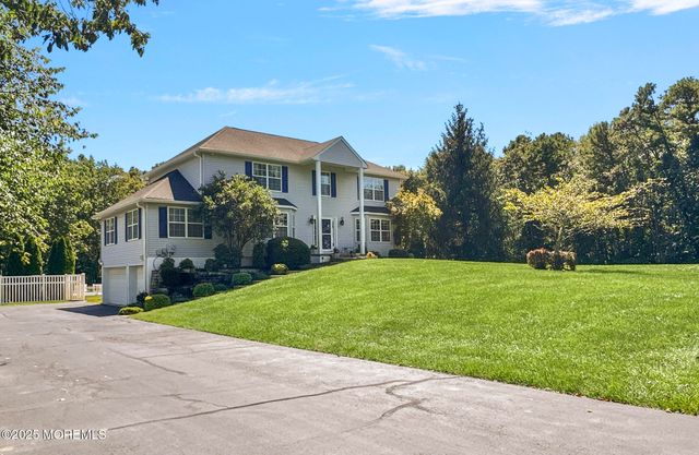 5 Twin Oaks Court, Jackson, NJ 08527