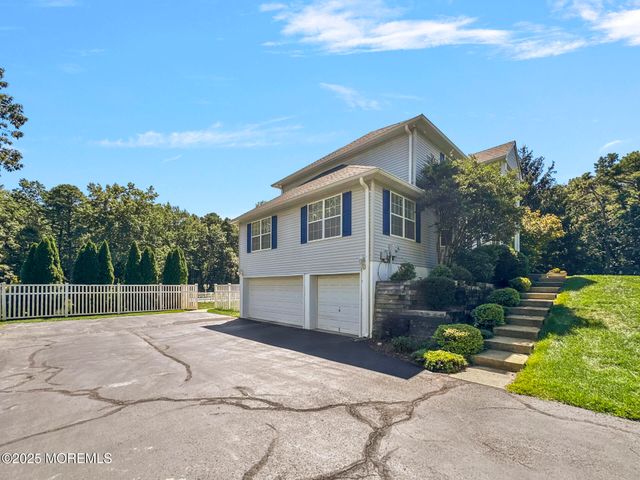 5 Twin Oaks Court, Jackson, NJ 08527