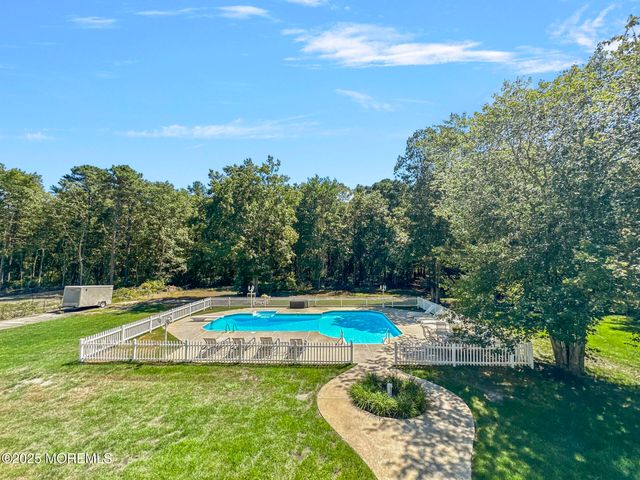 5 Twin Oaks Court, Jackson, NJ 08527