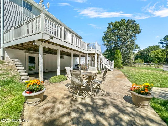 5 Twin Oaks Court, Jackson, NJ 08527