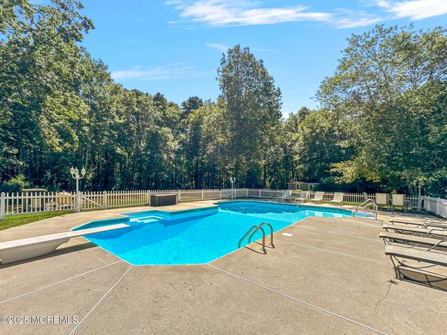 5 Twin Oaks Court, Jackson, NJ 08527