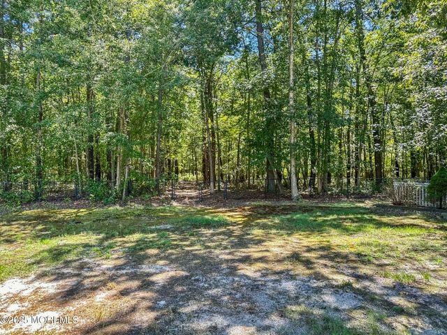 5 Twin Oaks Court, Jackson, NJ 08527