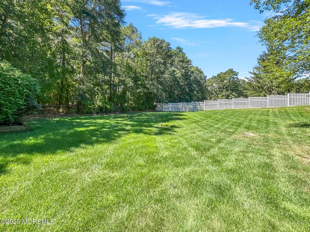 5 Twin Oaks Court, Jackson, NJ 08527