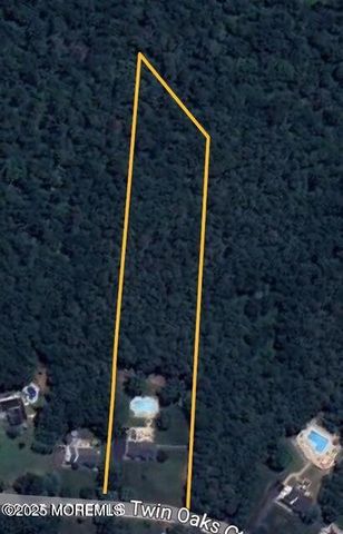 5 Twin Oaks Court, Jackson, NJ 08527