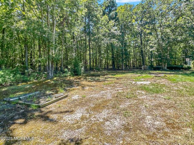 5 Twin Oaks Court, Jackson, NJ 08527