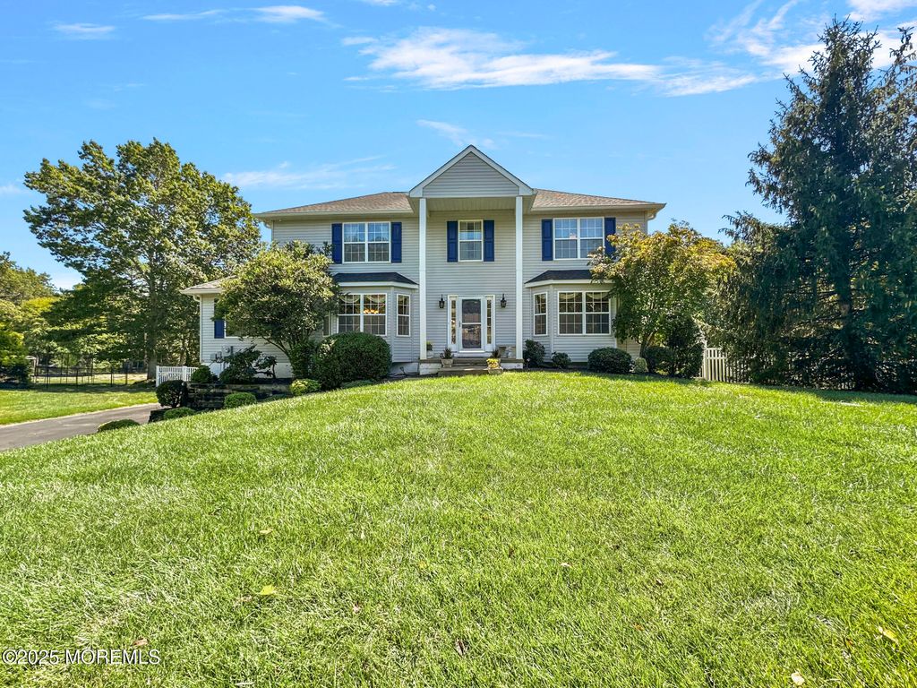 5 Twin Oaks Court, Jackson, NJ 08527