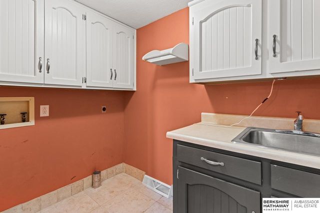 648 S 214th Street, Omaha, NE 68022