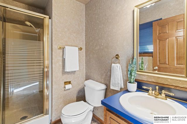 648 S 214th Street, Omaha, NE 68022