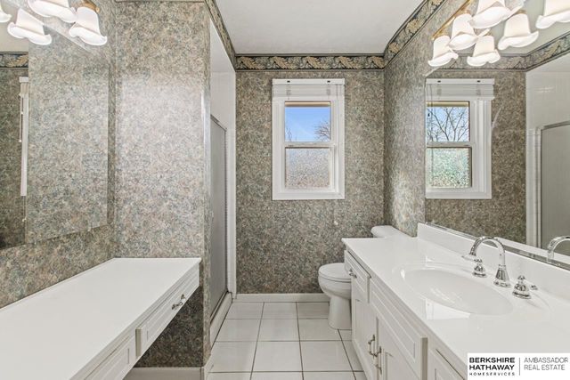 648 S 214th Street, Omaha, NE 68022