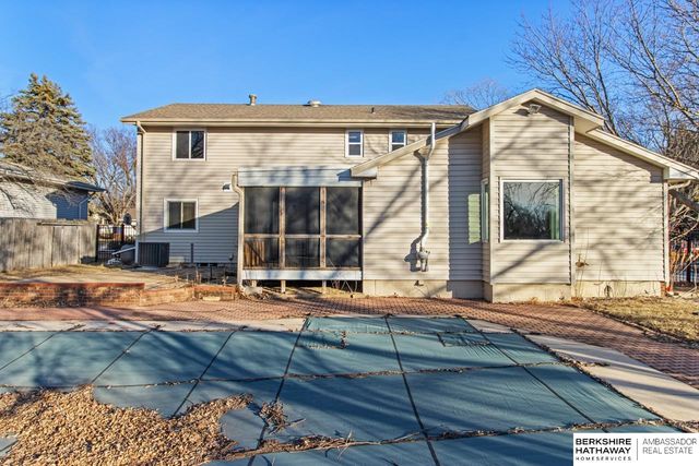 648 S 214th Street, Omaha, NE 68022