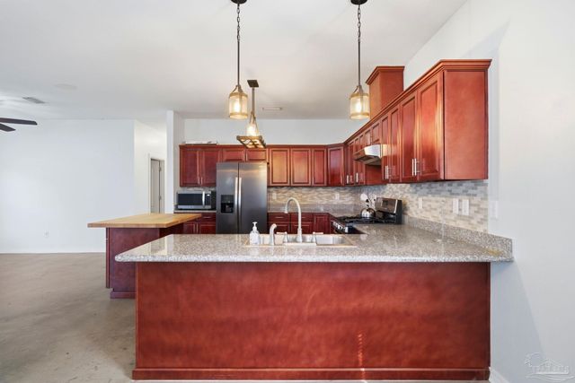 542 S 1st St, Pensacola, FL 32507