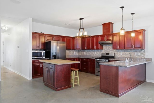 542 S 1st St, Pensacola, FL 32507