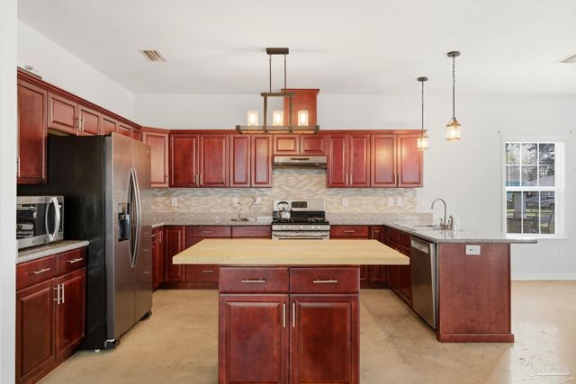 542 S 1st St, Pensacola, FL 32507