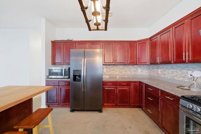 542 S 1st St, Pensacola, FL 32507