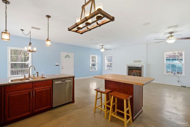 542 S 1st St, Pensacola, FL 32507