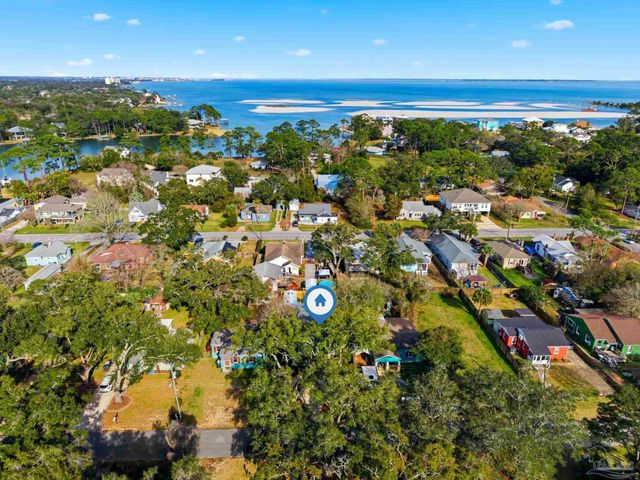 542 S 1st St, Pensacola, FL 32507