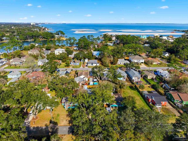 542 S 1st St, Pensacola, FL 32507