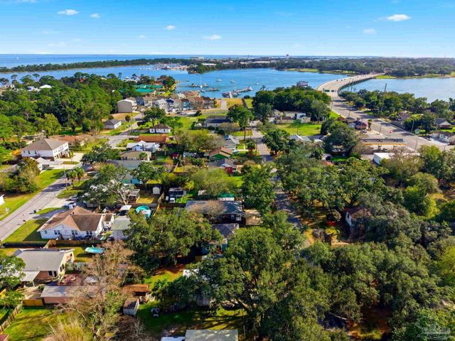 542 S 1st St, Pensacola, FL 32507