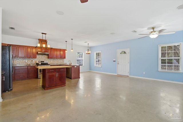 542 S 1st St, Pensacola, FL 32507