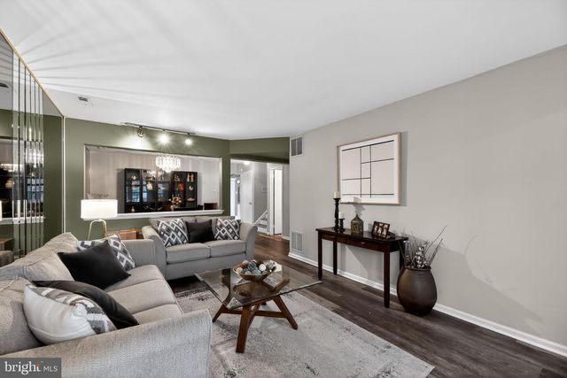 703 MASTERS DR, Blackwood, NJ 08012