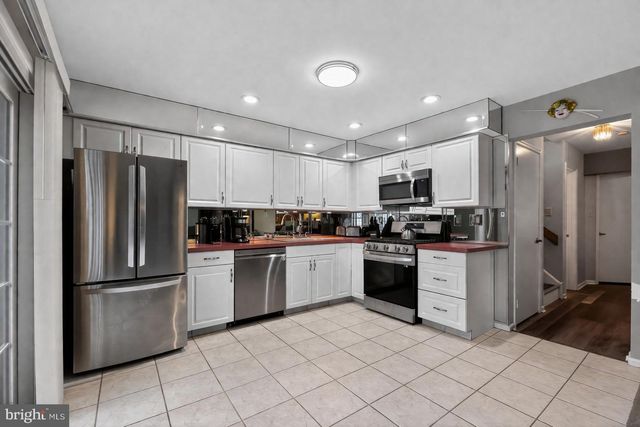 703 MASTERS DR, Blackwood, NJ 08012