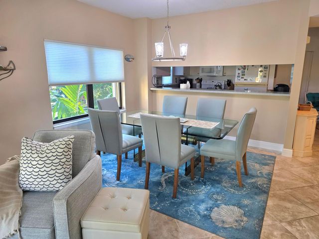 300 Uno Lago Drive 305, Juno Beach, FL 33408