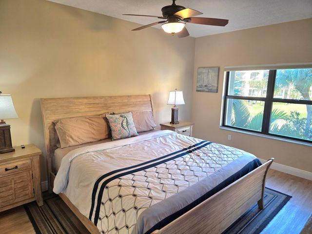 300 Uno Lago Drive 305, Juno Beach, FL 33408