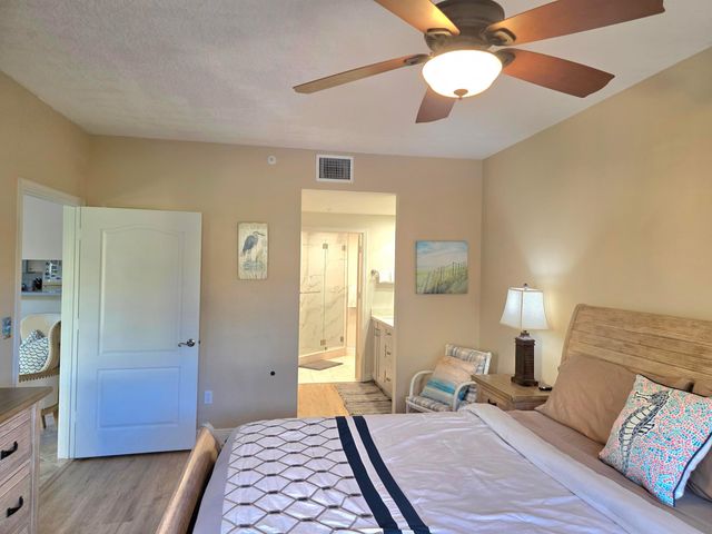 300 Uno Lago Drive 305, Juno Beach, FL 33408