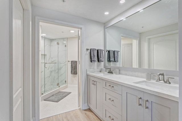 300 Uno Lago Drive 305, Juno Beach, FL 33408