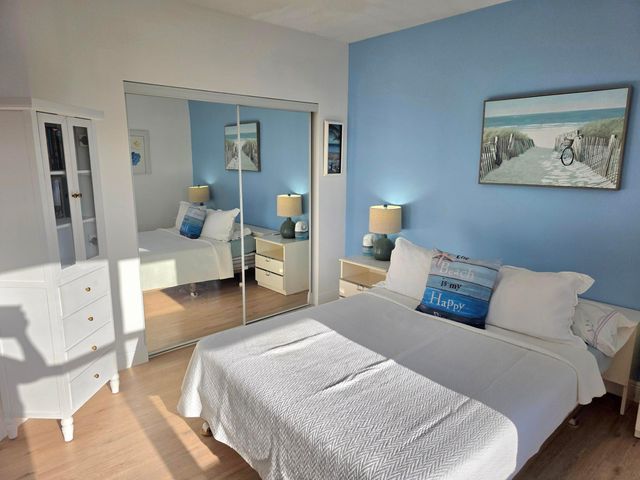 300 Uno Lago Drive 305, Juno Beach, FL 33408