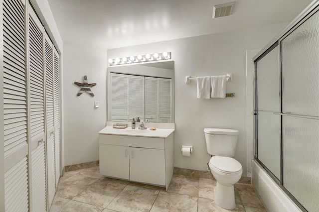 300 Uno Lago Drive 305, Juno Beach, FL 33408