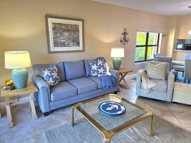 300 Uno Lago Drive 305, Juno Beach, FL 33408